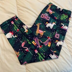 CVG Constantly Varied Gear Holiday Magic Capri Leggings size Medium